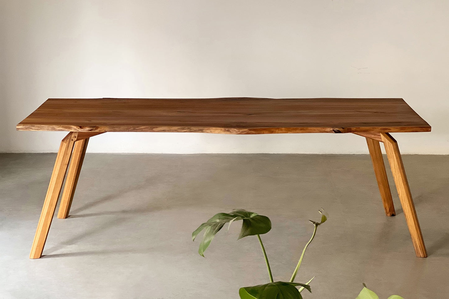 Mantis Dining Table - Uttarakhand Teak