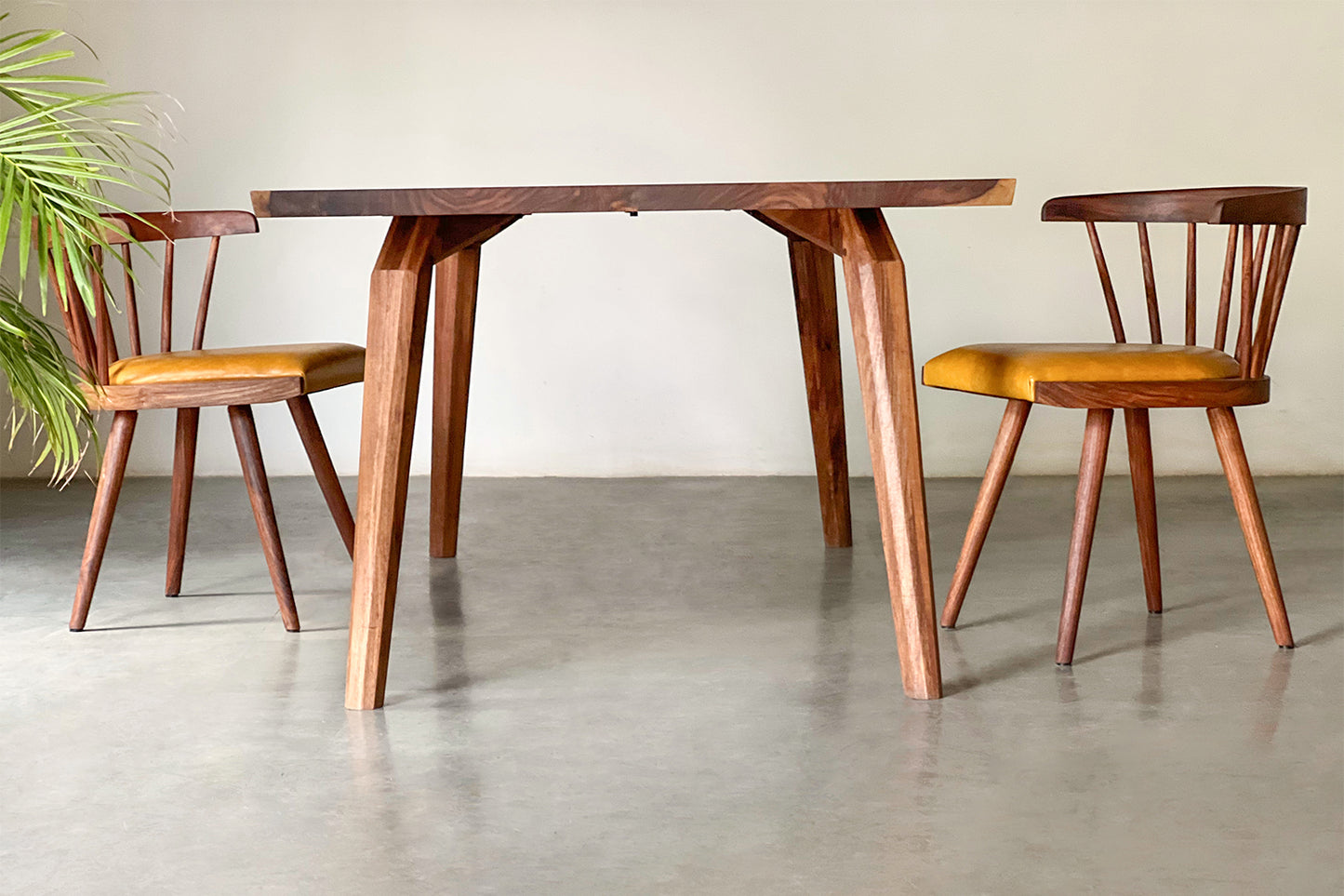 Mantis Dining Table - Rosewood