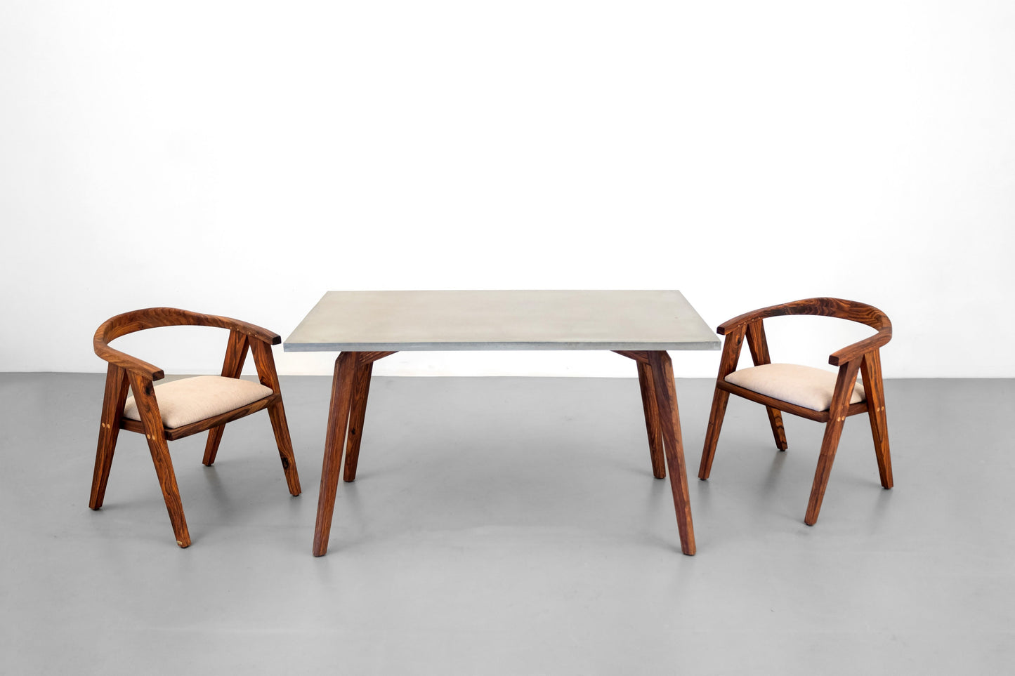 Mantis Dining Table Concrete - Rosewood