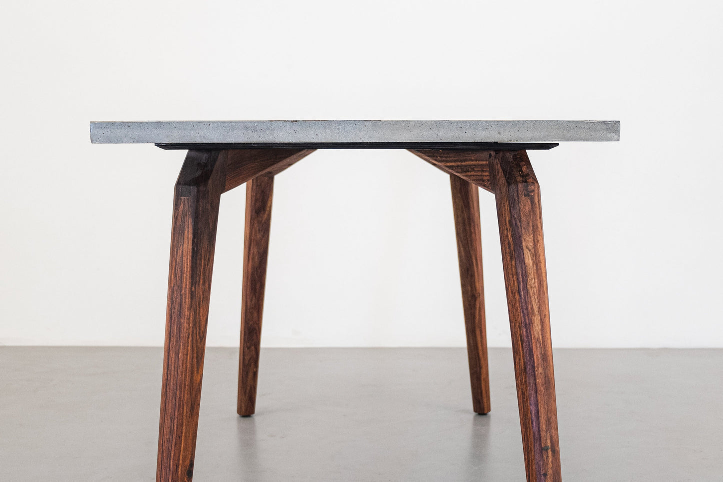 Mantis Dining Table Concrete - Rosewood