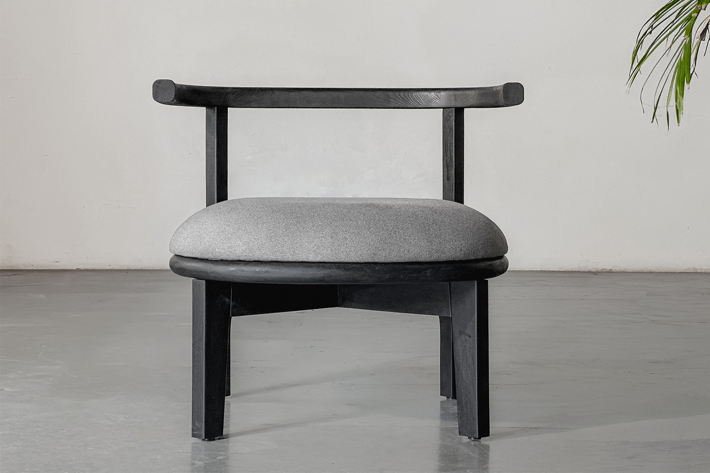 Akira Lounger- Black Stained White Ash