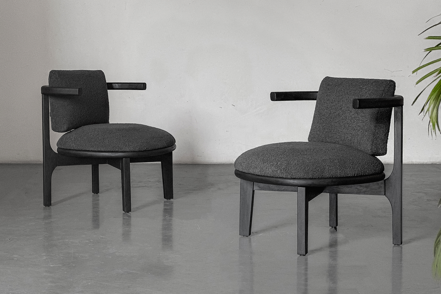 Akira Lounger- Black Stained White Ash
