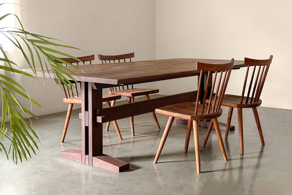 Dais Beat Dining Table